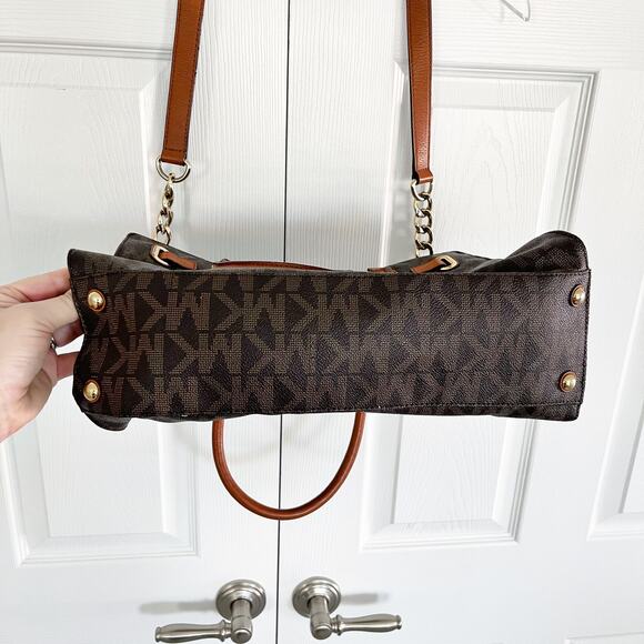 Michael Kors Hamilton Large East West Monogram Shoulder Tote - Picture 14 of 14